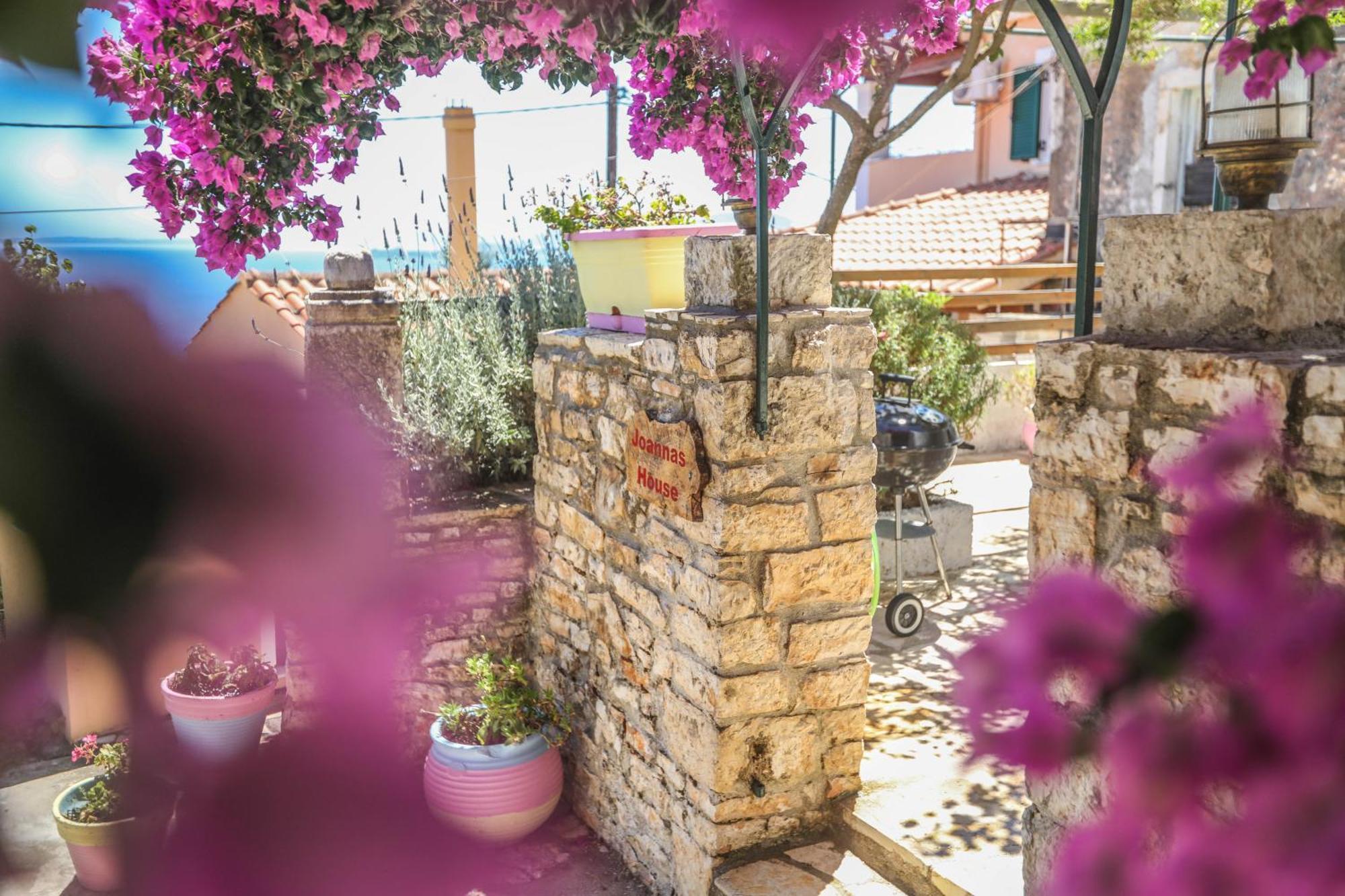 Joannas Sea-view Stone House * Katávolos